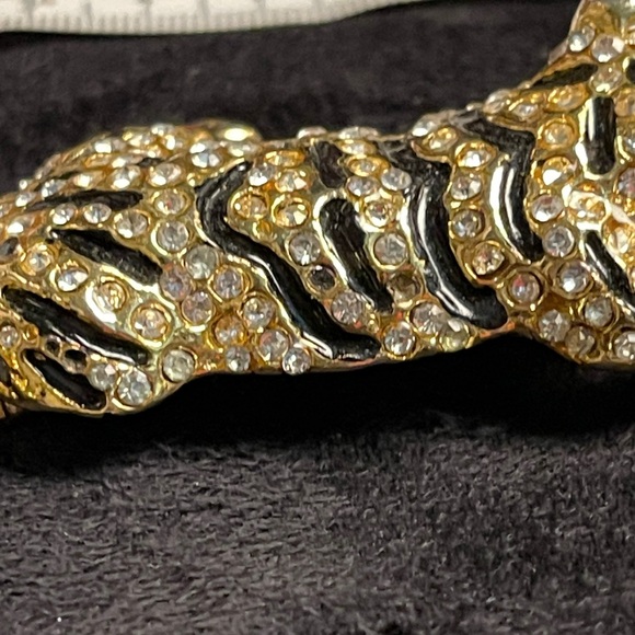 Tony? The tiger? Gold tone and Black Tiger Brooch